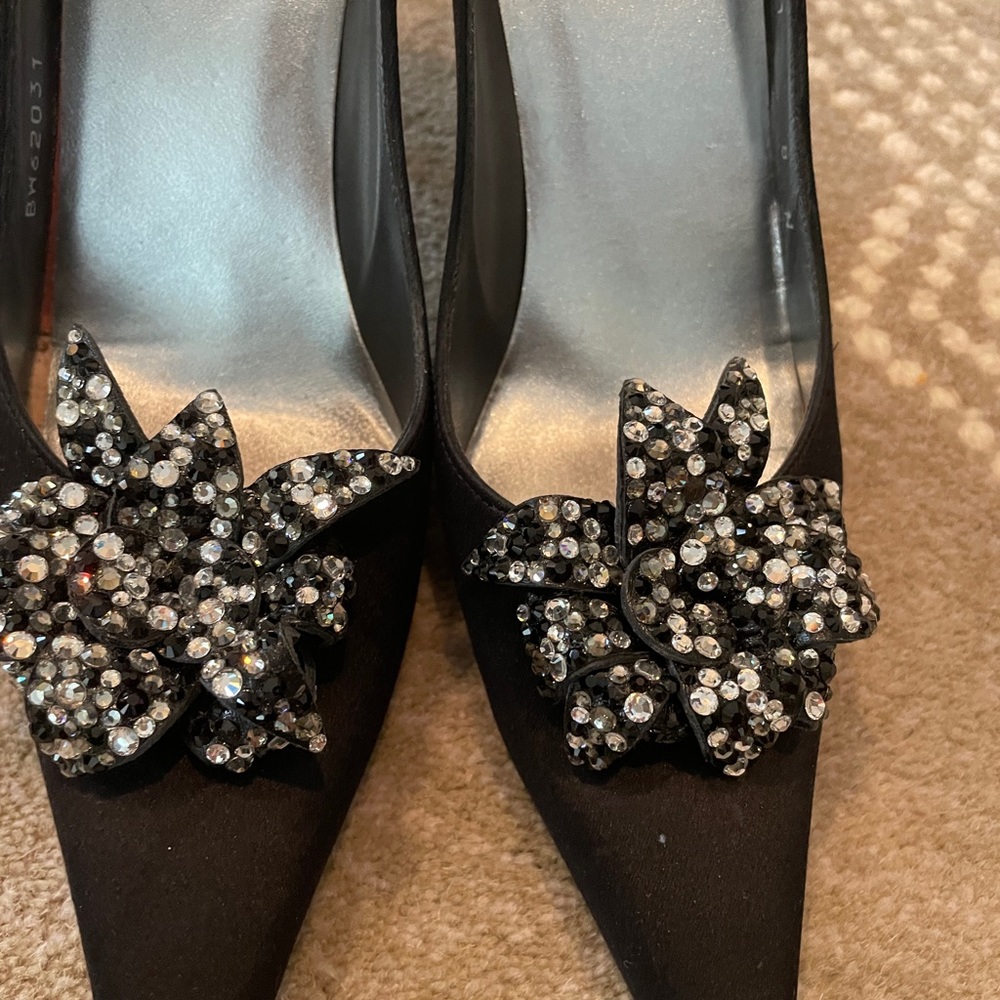 Stuart Weitzman  Black Embellished Heels. Size 8 - Picture 7 of 7